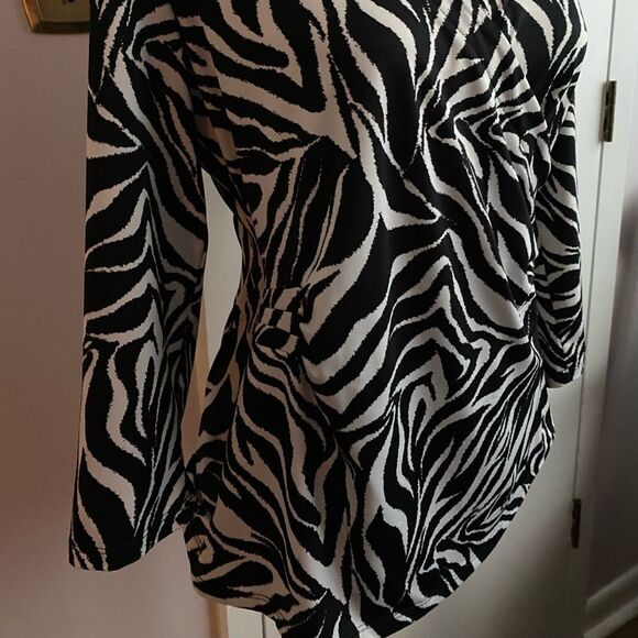 Peck & Peck Black White Ruched V-Neck Top | Slip-On Style | Approx Sz M - Picture 6 of 11